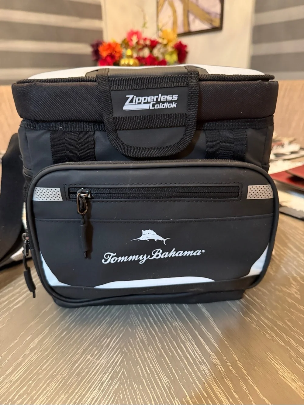 Tommy Bahama Black and White Insulated Toiletry / Cooler Bag